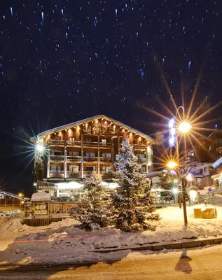 L'établissement Hôtel Le Refuge en hiver