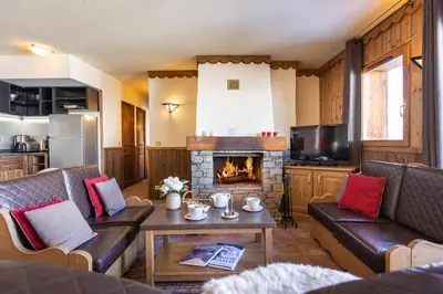 Coin salon dans l'établissement Chalet Altitude Les Arcs 2000
