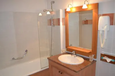 Salle de bains dans l'établissement Les Arcs 1950 - appartement 6 pers.
