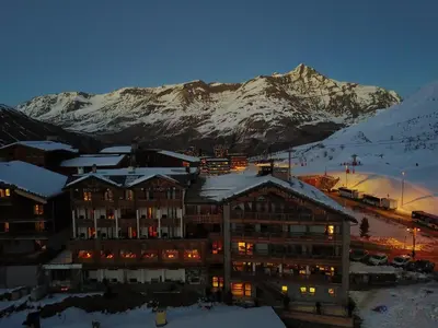 Vue générale sur la montagne ou vue sur la montagne depuis l'hôtel