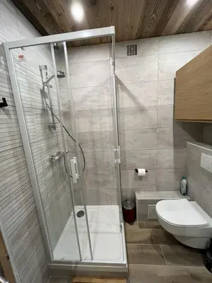 Salle de bains dans l'établissement Les Clarines