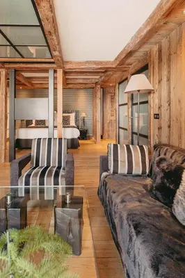 Coin salon dans l'établissement Les Suites – Maison Bouvier