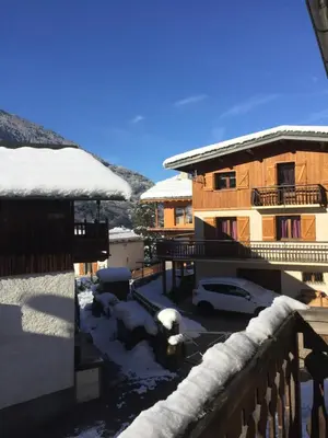 L'établissement Le petit Saint Bernard en hiver