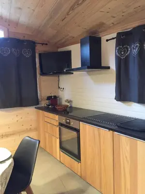 Cuisine ou kitchenette dans l'établissement Le petit Saint Bernard