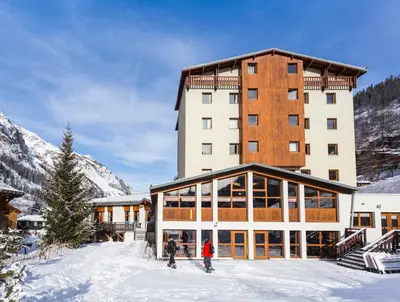 Vue générale sur la montagne ou vue sur la montagne depuis l'hôtel