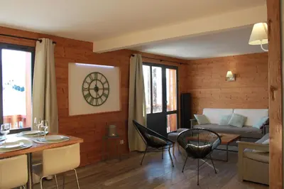 Coin salon dans l'établissement Carene - Belle plagne - 8 personnes