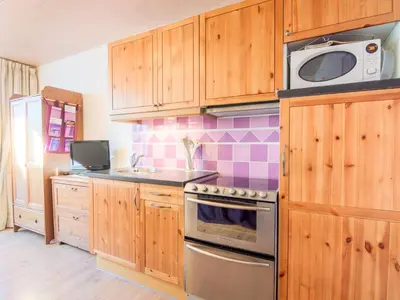 Cuisine ou kitchenette dans l'établissement Studio Le Sefcotel - Val Claret-21 by Interhome