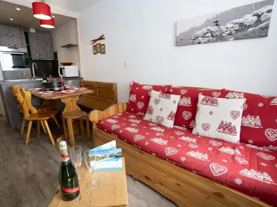 Coin salon dans l'établissement Apartment Le Hameau du Borsat - Val Claret-8 by Interhome
