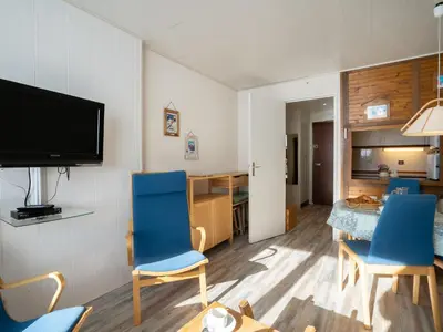 Télévision ou salle de divertissement dans l'établissement Apartment Les Tommeuses - Val Claret-29 by Interhome