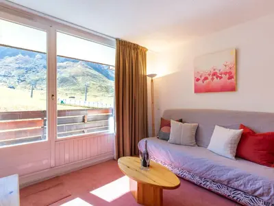 Coin salon dans l'établissement Apartment Les Tommeuses - Val Claret-30 by Interhome