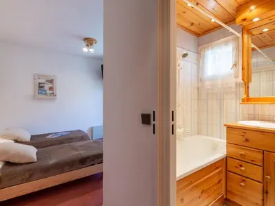 Salle de bains dans l'établissement Apartment Les Tommeuses - Val Claret-30 by Interhome