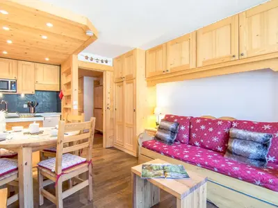 Cuisine ou kitchenette dans l'établissement Studio Les Tommeuses - Val Claret-31 by Interhome