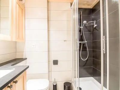 Salle de bains dans l'établissement Studio Les Tommeuses - Val Claret-31 by Interhome
