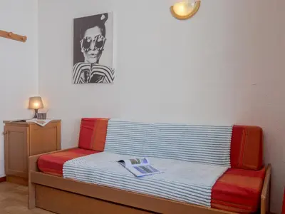Coin salon dans l'établissement Studio Rond Point des Pistes - Val Claret-10 by Interhome
