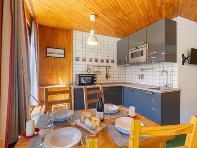 Cuisine ou kitchenette dans l'établissement Studio Les Tufs - Val Claret-7 by Interhome