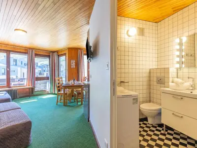 Salle de bains dans l'établissement Studio Les Tufs - Val Claret-7 by Interhome