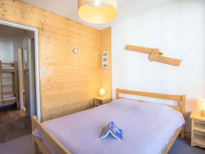Un ou plusieurs lits dans un hébergement de l'établissement Apartment Le Curling A - Val Claret-8 by Interhome