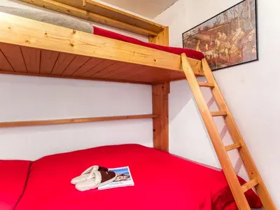 Un ou plusieurs lits dans un hébergement de l'établissement Apartment Grandes Platières II-22 by Interhome