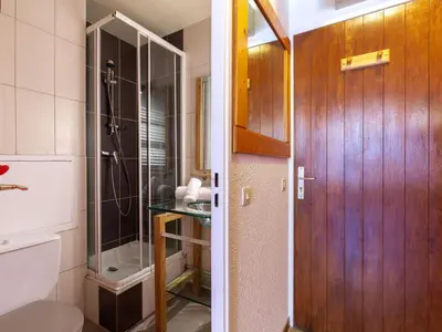Salle de bains dans l'établissement Studio Chalet Club - Val Claret-7 by Interhome