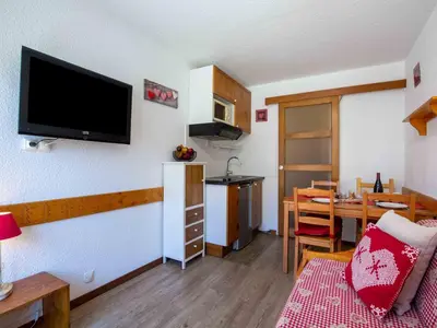 Cuisine ou kitchenette dans l'établissement Studio Chalet Club - Val Claret-7 by Interhome