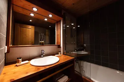 Salle de bains dans l'établissement La Savoyarde