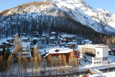 Vue générale sur la montagne ou vue sur la montagne depuis l'appartement