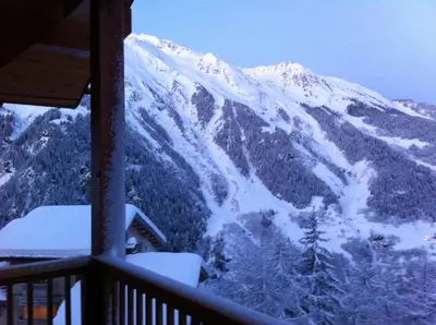 Vue générale sur la montagne ou vue sur la montagne depuis l'appartement