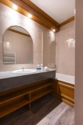 Salle de bains dans l'établissement Hôtel Club MMV Le Val Cenis