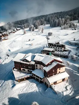L'établissement Hotel Emeraude en hiver