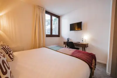 Un ou plusieurs lits dans un hébergement de l'établissement Hotel Emeraude