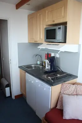 Cuisine ou kitchenette dans l'établissement Studio cabine double balcon Tignes val claret ouvert toute l année