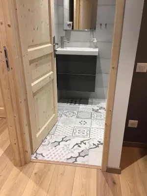 Salle de bains dans l'établissement Le Rocher