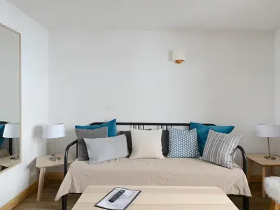 Coin salon dans l'établissement Appartement cosy proche pistes - Balcon et Wifi - FR-1-181-1017