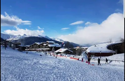L'établissement Duplex face aux pistes en hiver
