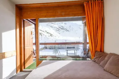 Un ou plusieurs lits dans un hébergement de l'établissement Charmant Studio aux Arcs 2000, 28 m², Vue Montagne + Balcon