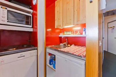 Cuisine ou kitchenette dans l'établissement Charmant Studio aux Arcs 2000, 28 m², Vue Montagne + Balcon