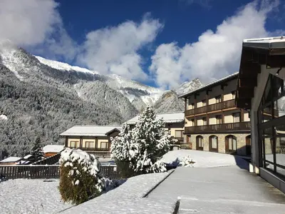 Vue générale sur la montagne ou vue sur la montagne depuis l'hôtel