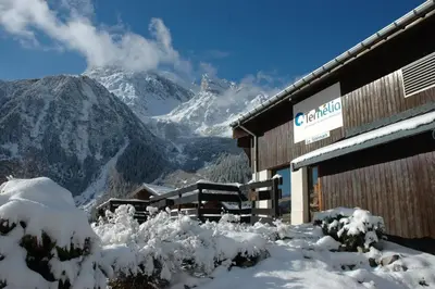 Vue générale sur la montagne ou vue sur la montagne depuis l'hôtel