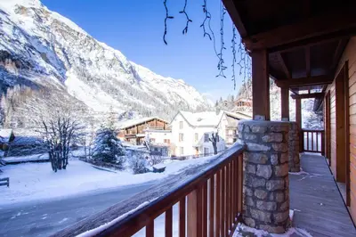 Vue générale sur la montagne ou vue sur la montagne depuis l'hôtel