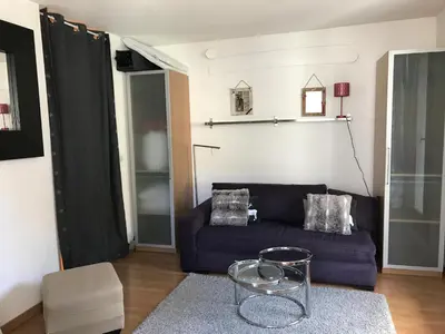 Coin salon dans l'établissement MyHome - Plein Soleil 47 - Studio cabine 4 pax skis aux pieds Val Claret