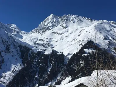 Vue générale sur la montagne ou vue sur la montagne depuis l'appartement