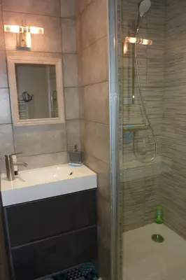 Salle de bains dans l'établissement Le Thuria