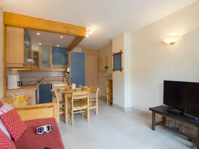 Cuisine ou kitchenette dans l'établissement Apartment Le Curling B - Val Claret-37 by Interhome