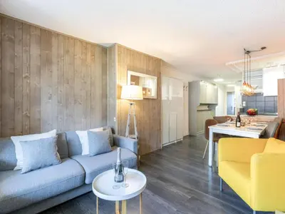 Cuisine ou kitchenette dans l'établissement Apartment Le Pramecou - Val Claret-14 by Interhome