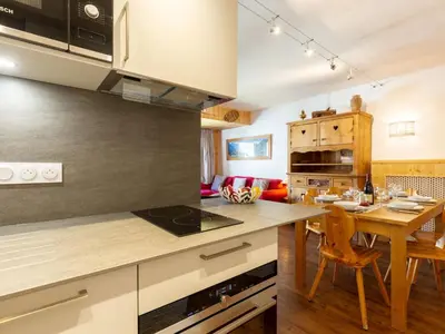 Cuisine ou kitchenette dans l'établissement Apartment Grand Roc - Val Claret-1 by Interhome