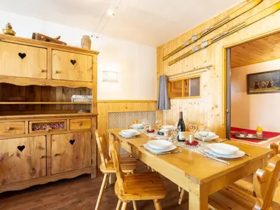 Cuisine ou kitchenette dans l'établissement Apartment Grand Roc - Val Claret-1 by Interhome