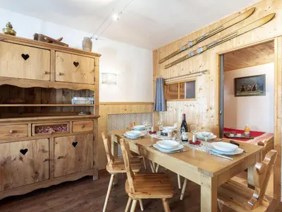 Cuisine ou kitchenette dans l'établissement Apartment Grand Roc - Val Claret-1 by Interhome