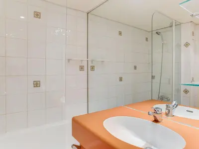 Salle de bains dans l'établissement Studio Palafour - Le Lac-2 by Interhome