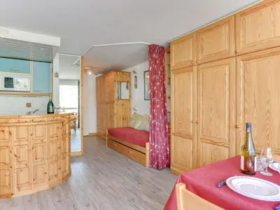 Cuisine ou kitchenette dans l'établissement Studio Palafour - Le Lac-2 by Interhome
