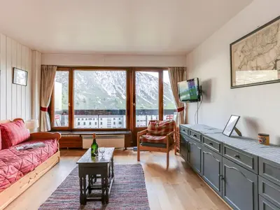 Télévision ou salle de divertissement dans l'établissement Apartment Le Bec Rouge - Le Lac-5 by Interhome